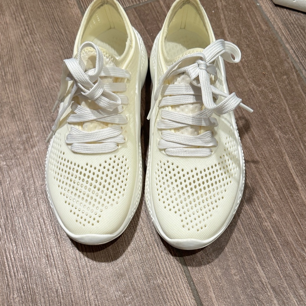 CROCS Women's Cream Sneakers